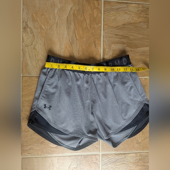 Woman's Loose Under Armour Heatgear Charcoal and Black Running Shorts-Size Small - Picture 2 of 5